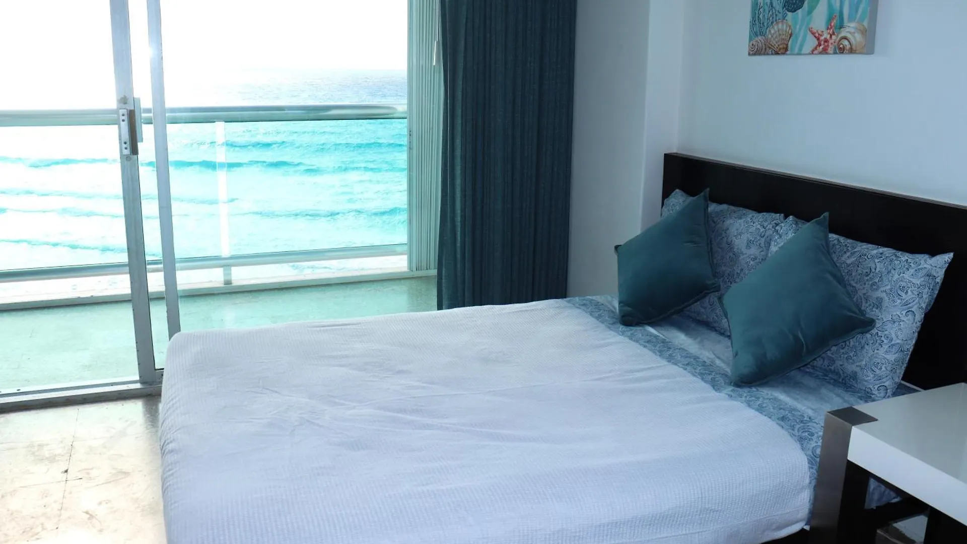 Caribbean Ocean View At The Hotel Zone Cancun Mexico